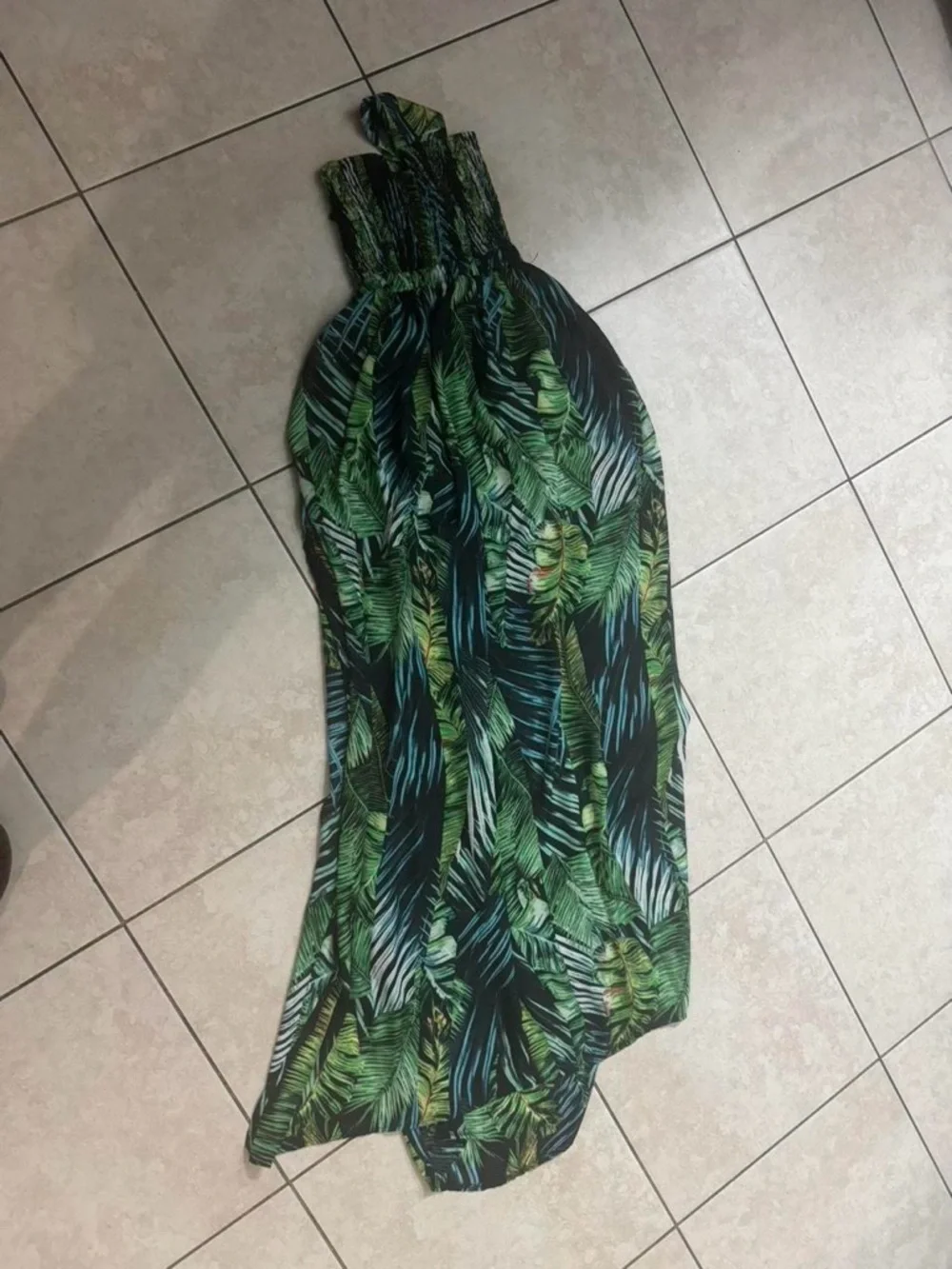 Green Tropical Leaf Backless Halter Maxi Dress - Picture 4 of 4